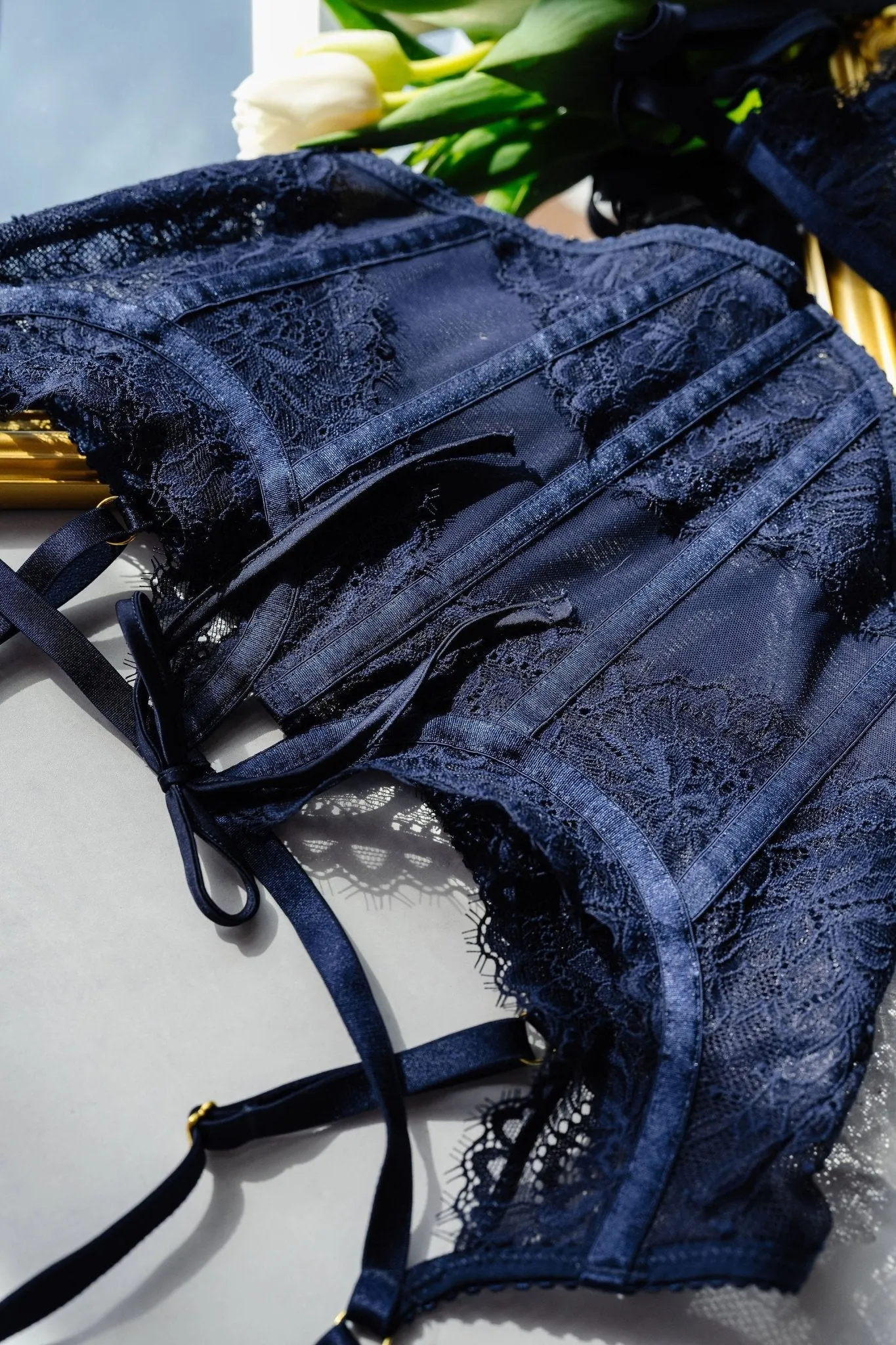 Lacy Underwire Cupless Corset - Navy