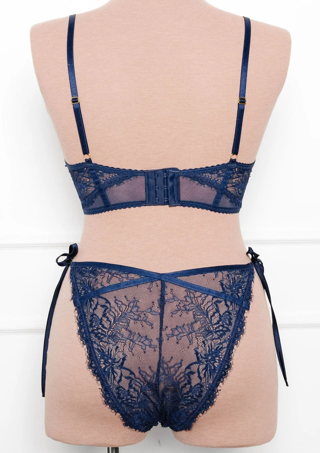 Lacy Underwire Cupless Corset - Navy