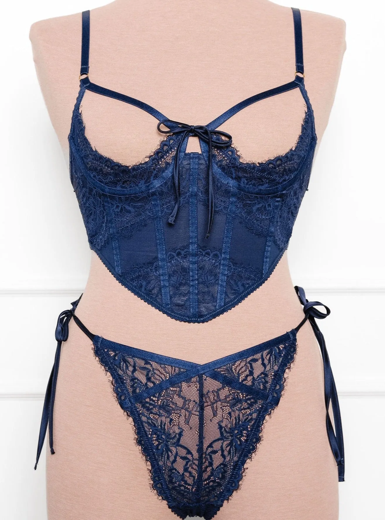 Lacy Underwire Cupless Corset - Navy