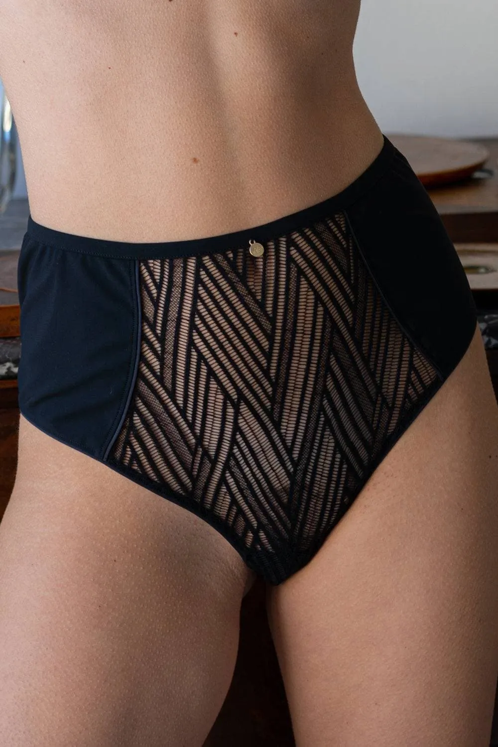 Onde Sensuelle High Waist Brief. Size L (UK 14)